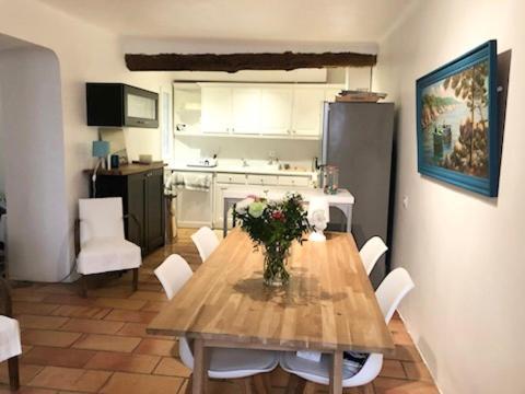 Maison De Village Avec Vue Éguilles Eksteriør billede